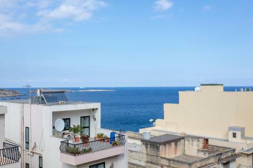 Sea View Apartment In St Paul's Bay