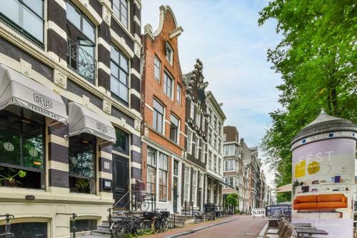 De Achterkamer, A Tiny Attic On The Herengracht