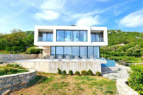 Pool Villa Luxoria Trebesin Whirlpool