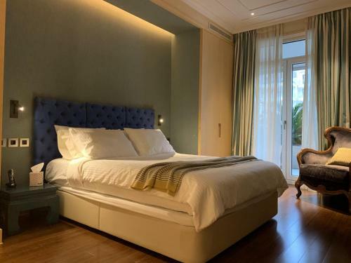 Dark Stallion Apartment In Porto Montenegro