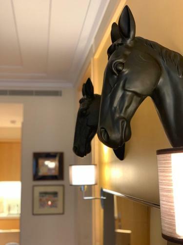 Dark Stallion Apartment In Porto Montenegro