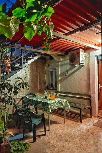 1-bedroom Apartment With 3 Beds + Private Parking