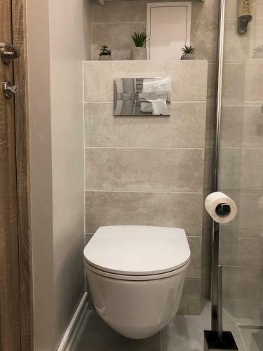 Modern Studio Apartment Near The Beach - 5 Min Walk