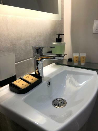 Modern Studio Apartment Near The Beach - 5 Min Walk