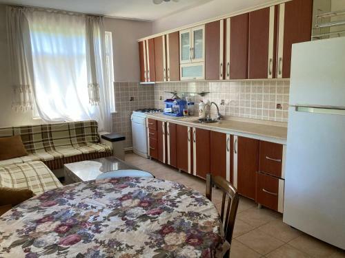 Havuz Imkan? Sunan Do?a Ile I� I�e Bir Ev