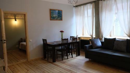 Classic 2-room Apartment In Old Town Riga