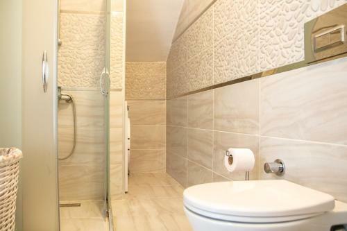 Peaceful House With A Lovely Backyard In Cesme