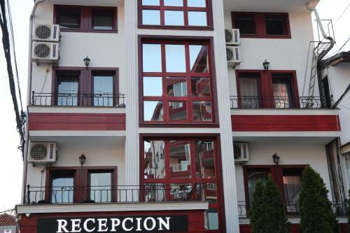 Zambaku I Bardhe Hotel & Bar