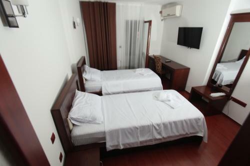 Zambaku I Bardhe Hotel & Bar