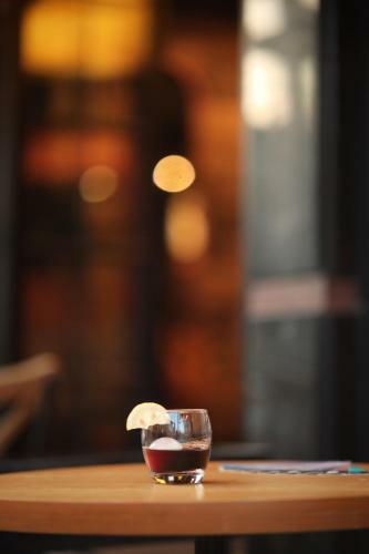 Zambaku I Bardhe Hotel & Bar