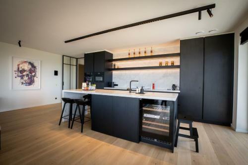 Sunset Boulevard, Luxurious Design Apartment, 6 Pers 3 Bedroom