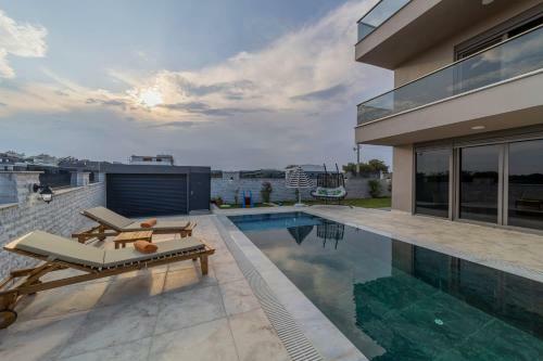 Luxury Villa With Private Pool Close To Lara Beach