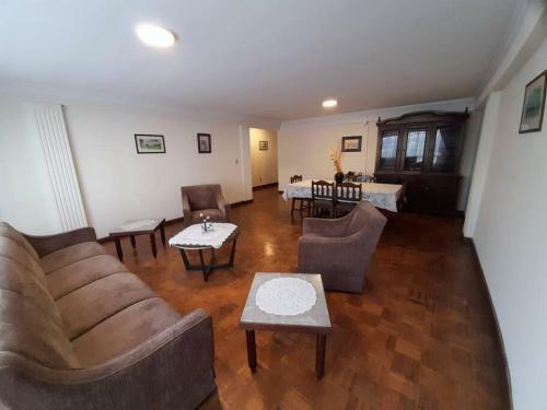 Apartamento Amplio Departamento En Zona Central Norte