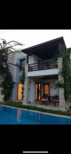 L�ks M�stakil Villa