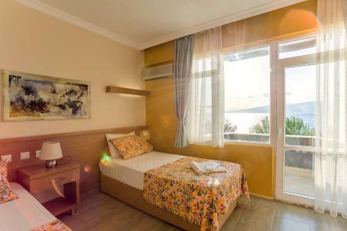 Aqua Nina Hotel