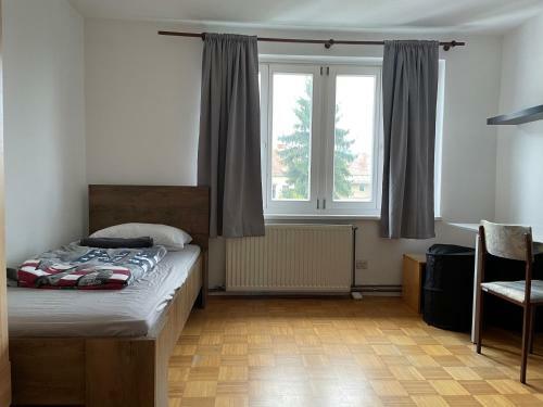 Roseman III - Centraly Located, Old Spacious Apartment