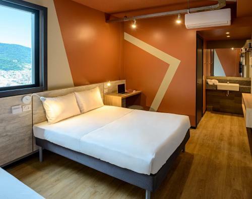Hotel Ibis Budget Cambori� - Novo!
