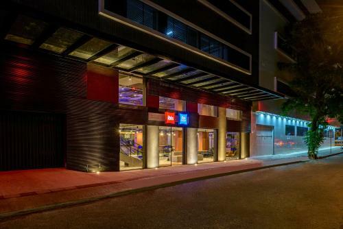 Hotel Ibis Budget Cambori� - Novo!