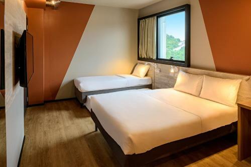 Hotel Ibis Budget Cambori� - Novo!