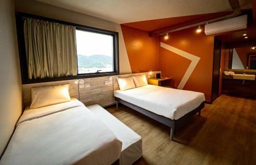 Hotel Ibis Budget Cambori� - Novo!