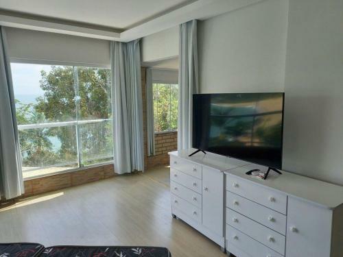 Casa C/ Piscina E Vista � Praia De Taquaras - Bc