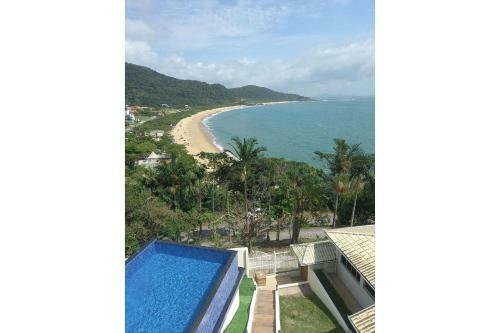 Casa C/ Piscina E Vista � Praia De Taquaras - Bc