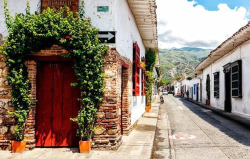 Hermoso Apartasol En Santafe De Antioquia.