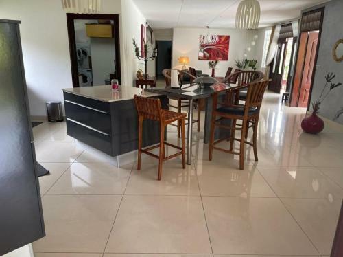 Villa Maison De Charme : Coin De Paradis - 250m2