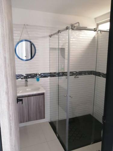 Apartamento De Lujo , Con Linda Vista, Cuarto Piso