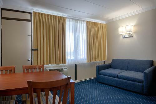 Spinnaker Motel
