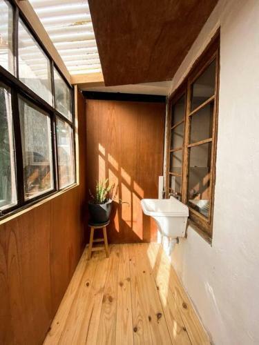 New Renovated Apartment (7 Min Walk Main Square)