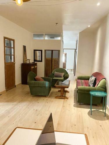 New Renovated Apartment (7 Min Walk Main Square)