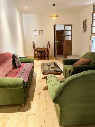 New Renovated Apartment (7 Min Walk Main Square)