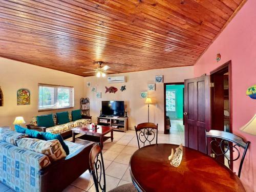 Apartamento Hermit Crab Villa 3b @sunset Villas, West End.