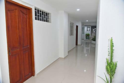 Modern 2br Apartment Walking Distance From Airport