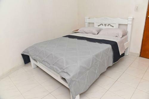 Modern 2br Apartment Walking Distance From Airport