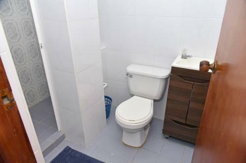 Modern 2br Apartment Walking Distance From Airport