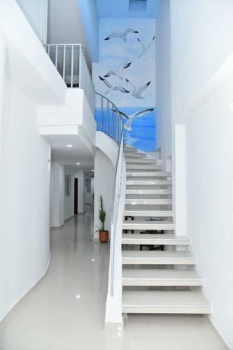 Modern 2br Apartment Walking Distance From Airport