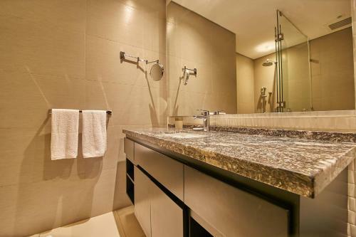 Stylish 1br Apartment Wbalcony & Amazing View