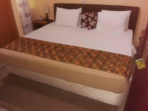 Hotel Jayliz Lodge Adenta,accra