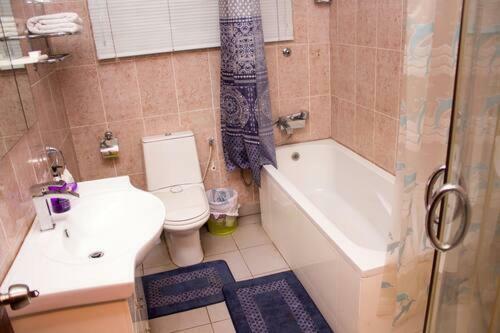 Hotel Jayliz Lodge Adenta,accra