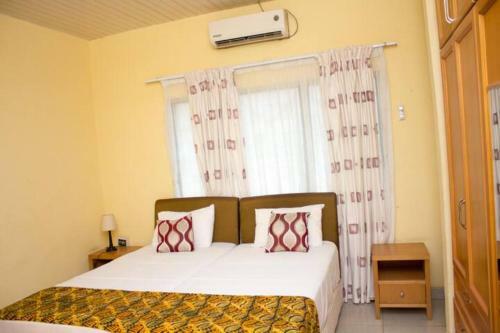 Hotel Jayliz Lodge Adenta,accra