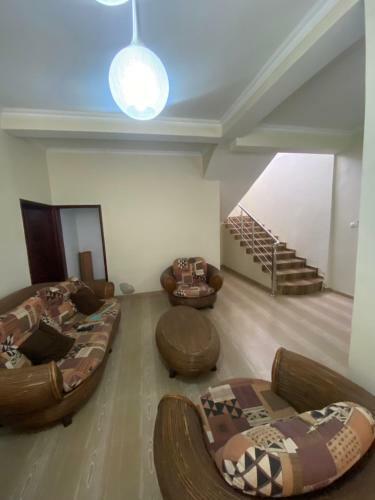 3-bedroom Entire House, With Parking On Premises
