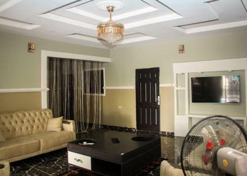 A Lovely 3bedroom Apartment Lifecamp