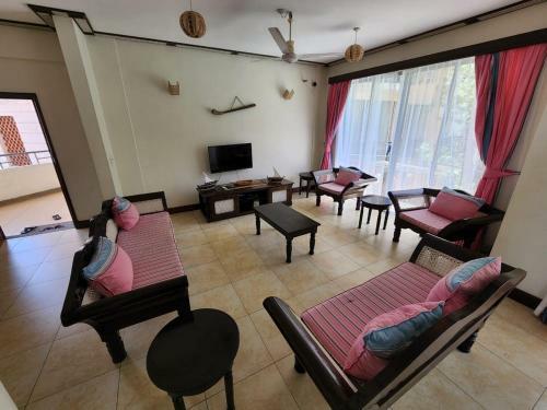 Spectacular Praiseworthy 2 Bedroom Apartment