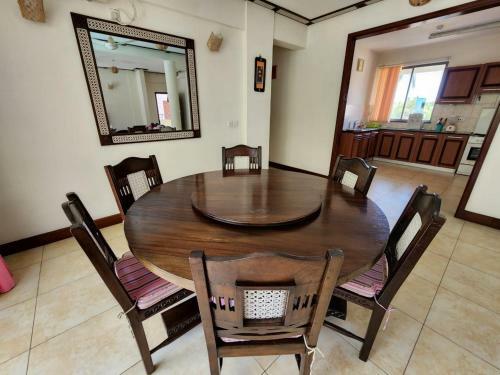 Spectacular Praiseworthy 2 Bedroom Apartment