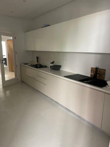 Prestigious 3 Bed Apartment In A Residential Area