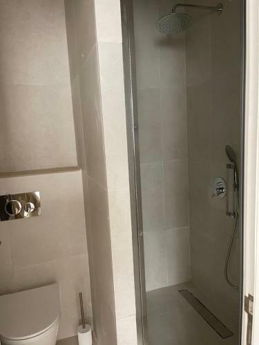 Prestigious 3 Bed Apartment In A Residential Area