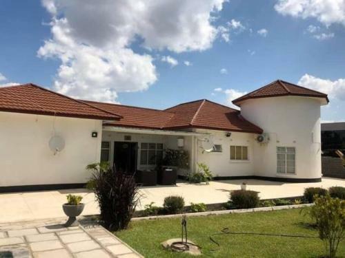 Cheerful 4 Bedroom Villa With Pool