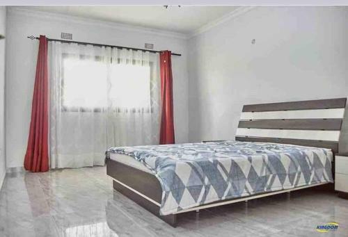 Apartamento 3-bedroom Home Located In A Complex With A Pool.